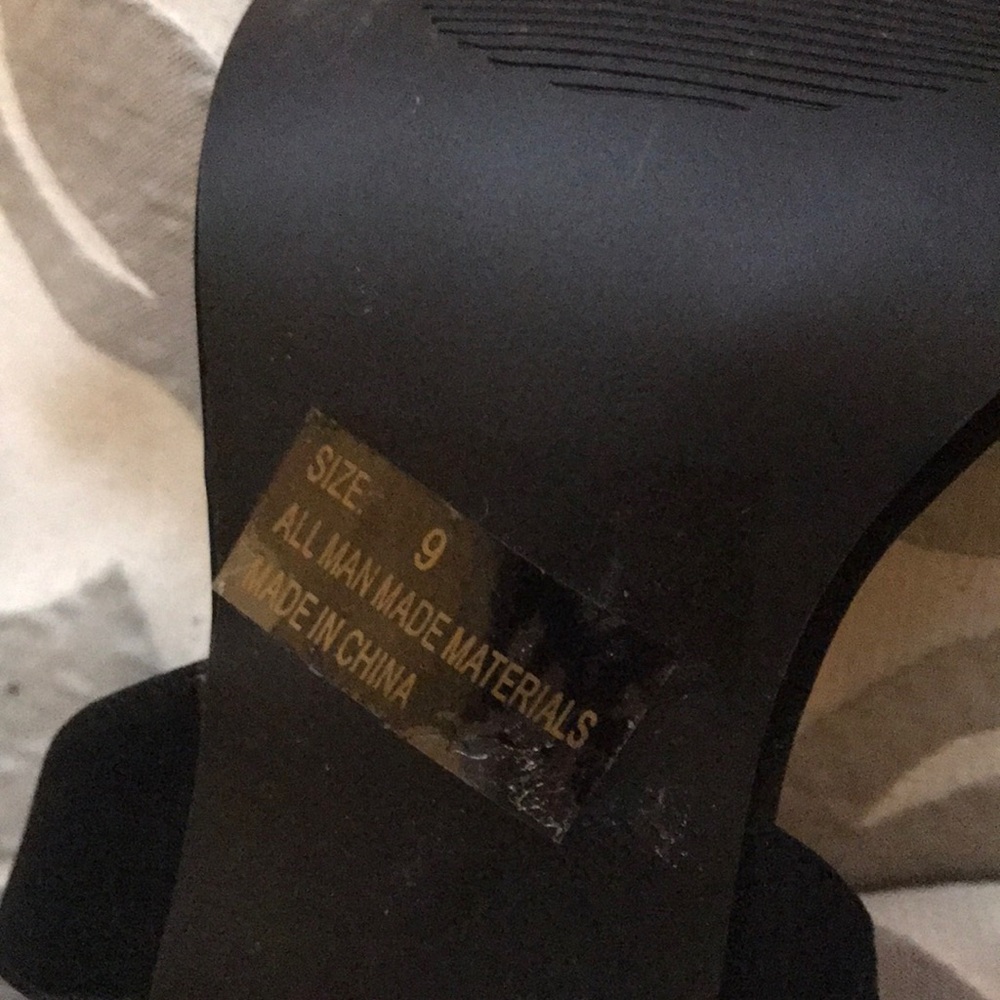 Shoes - Picture 4 of 4
